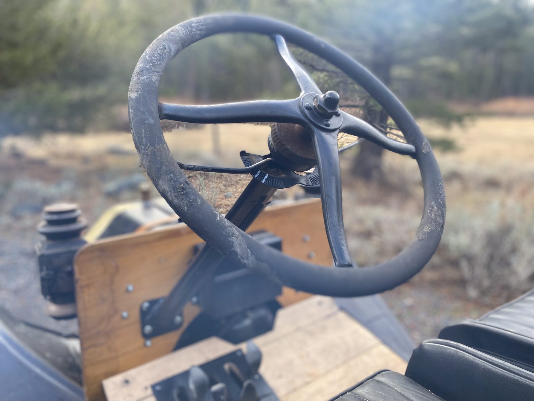 The wood-rimmed steering wheel of The General T, a 1911 Ford Model T